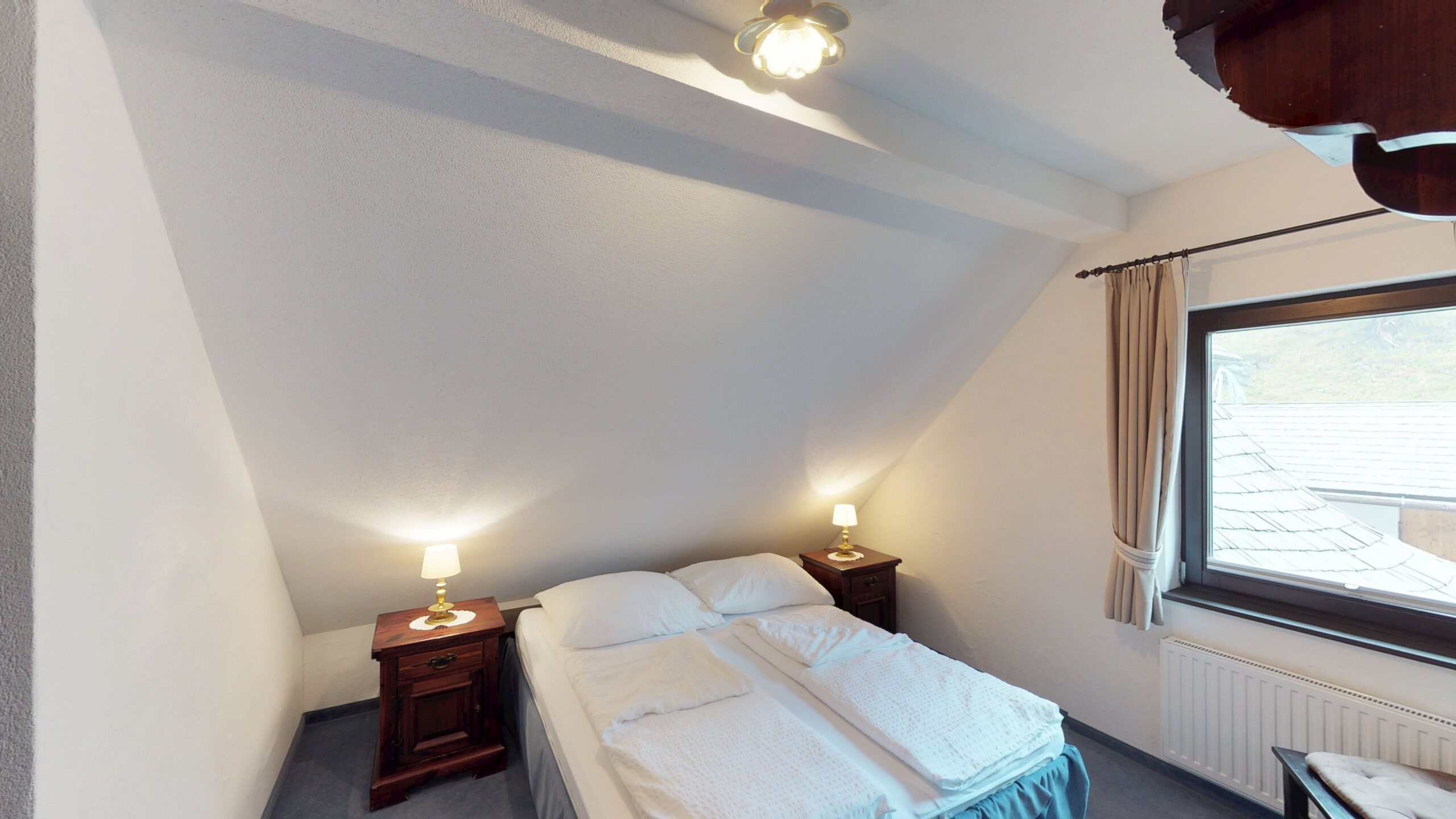 Helles Doppelzimmer im Obergeschoss